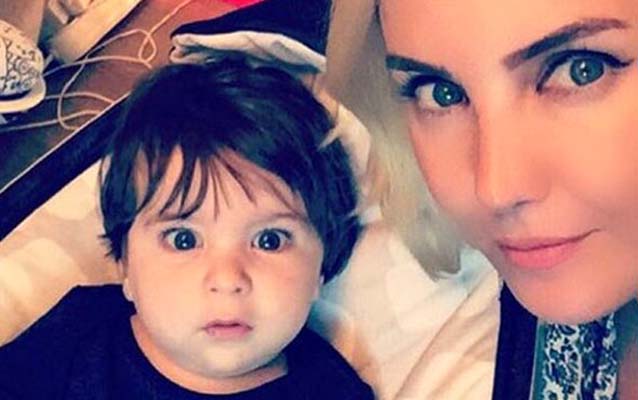 Ece Erken sinir krizi geçirdi! Oğlu banyodayken duşa kabin patladı!