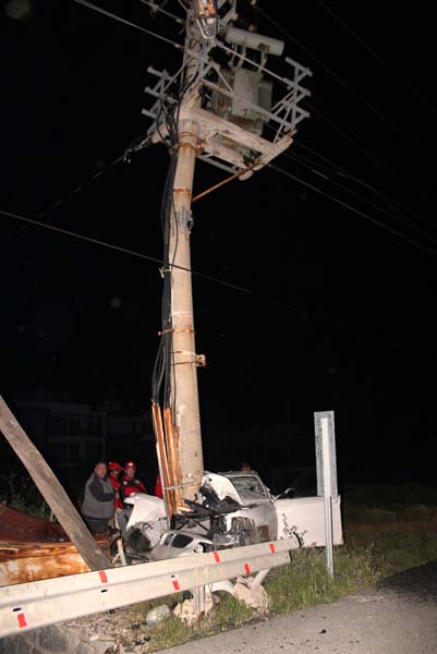 Ayvalık'ta Trafik Kazası: 3 Genç Hayatını Kaybetti