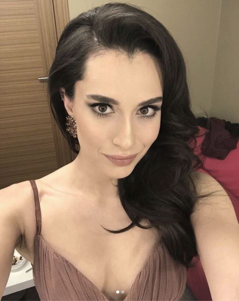 Hande Doğandemir kimdir? Kaç yaşında? Aslen nereli? 