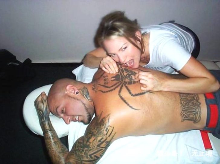 Dr.Dot ünlülere ısırarak masaj yapıyor