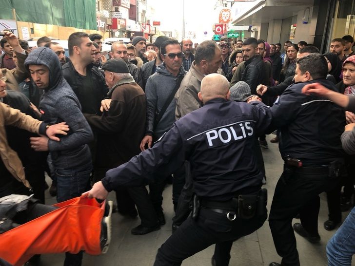 Önce Bıçakladı Sonra Ambulansta Tekmeledi