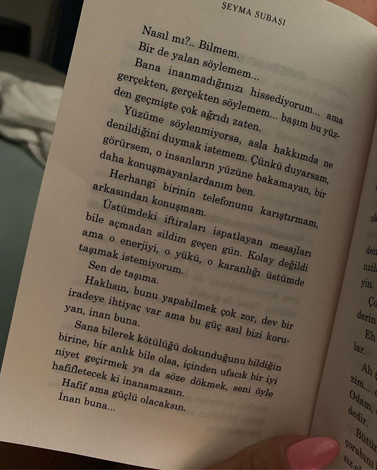 Şeyma Subaşı kitabı oku | Sadece Şeyma kitabı oku | Sadece Şeyma kitabının konusu ne?