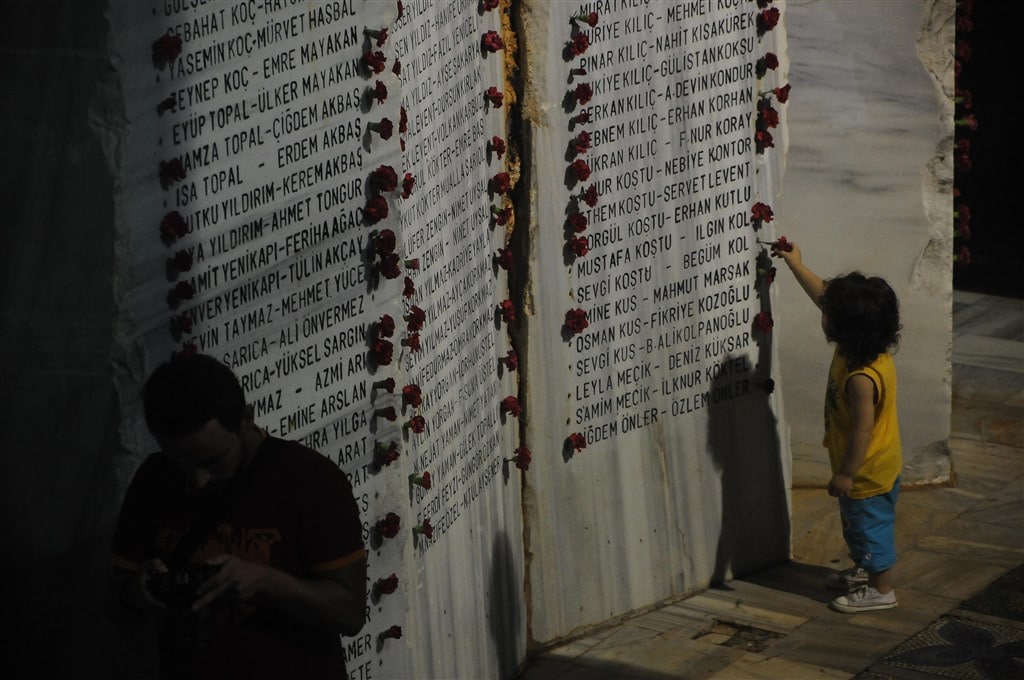 17 Ağustos 1999 Marmara Depreminden geriye kalan fotoğraflar, anı ve videolar