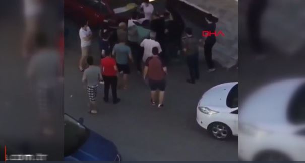 Kartal'da sokakta kızı taciz eden kağıt toplayıcısı, kuaföre sığınınca namaz kıldı!