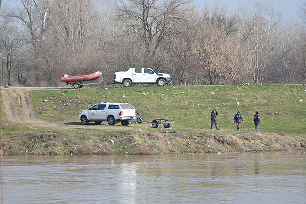 Edirne'de Son Dakika: Kaçak Göçmen Taşıyan Bot Devrildi