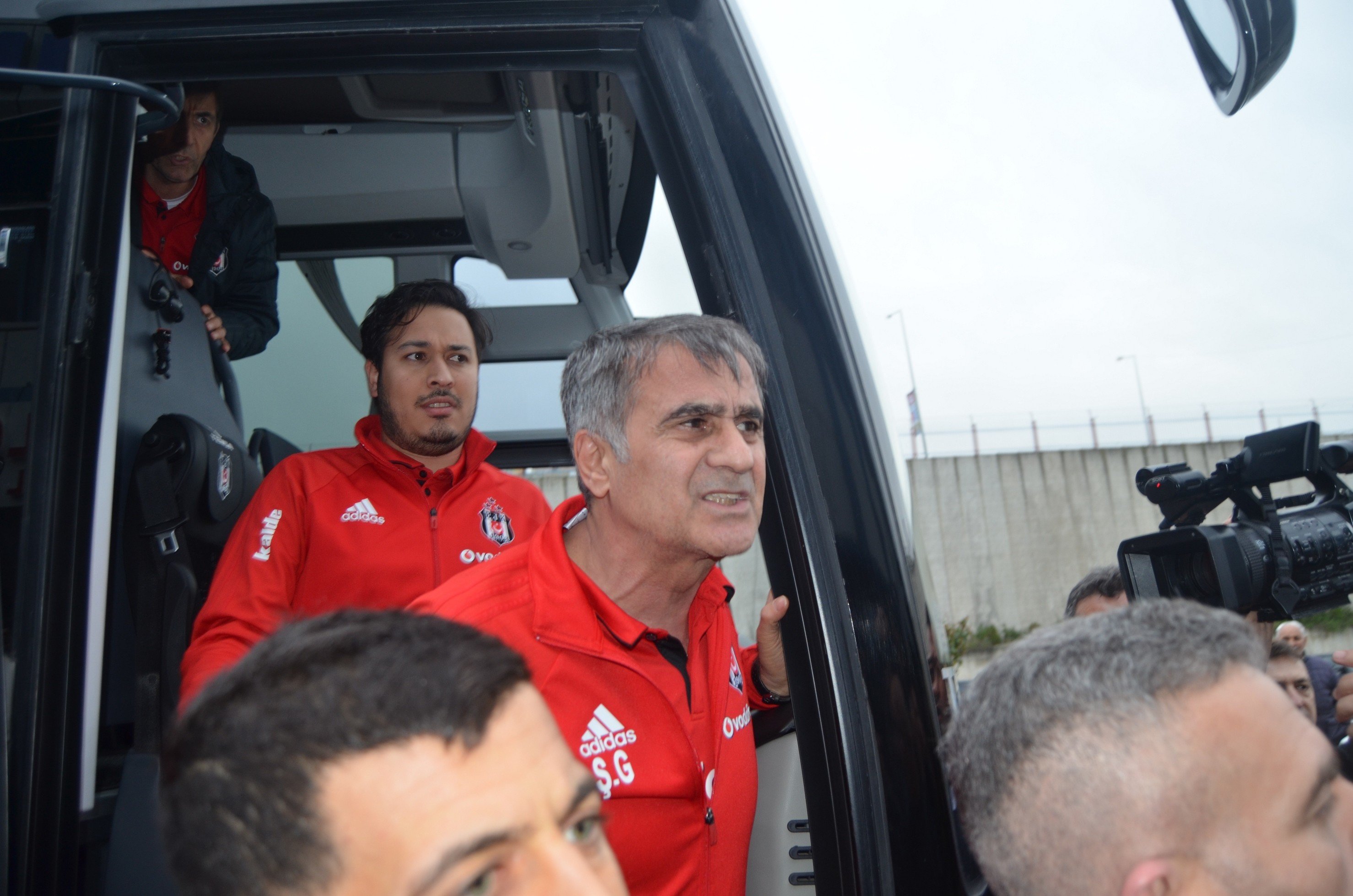 Şenol Güneş'e Sert Tepki "Trabzon'u Sattın!"