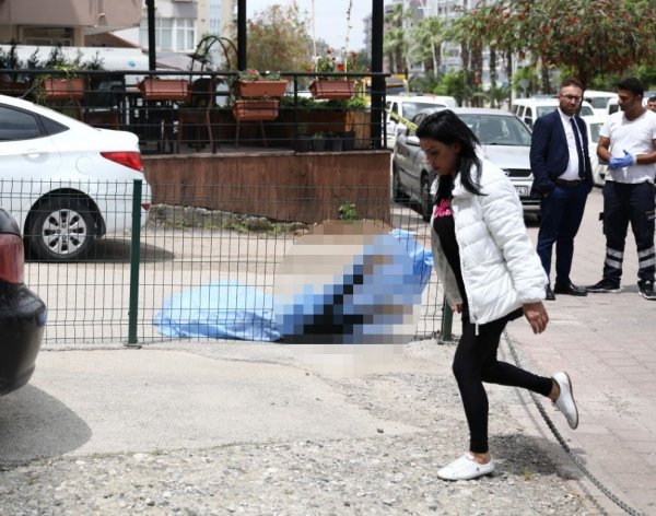 Ablasından 12 yıl sonra kendisi de aynı yerde intihar etti