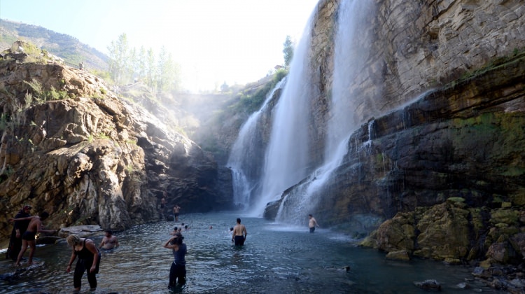 Tortum Şelalesi'nde heyelan tehlikesi! Bölgeye giriş yasaklandı