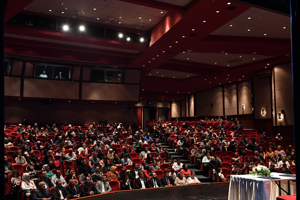 Üsküdar'daki çocuk üniversitesinde dersler başladı