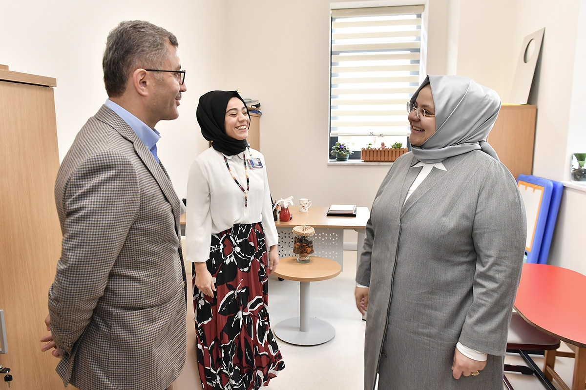 Aile Bakanı Selçuk'tan Üsküdar ziyareti