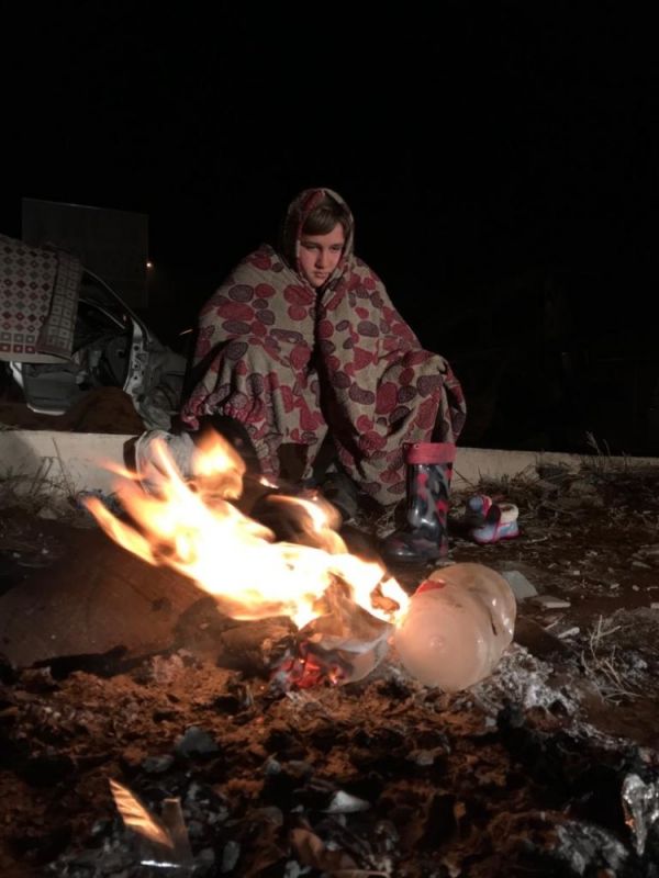 Araçları bozulunca sokakta kalan aileye yardım eli