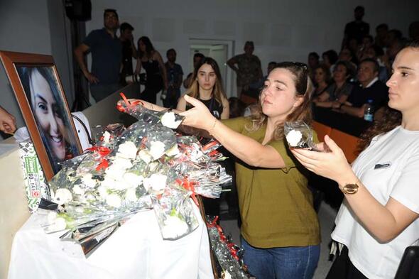 Acılı anne hem konuştu hem ağladı! Salondaki herkes gözyaşlarına boğuldu!