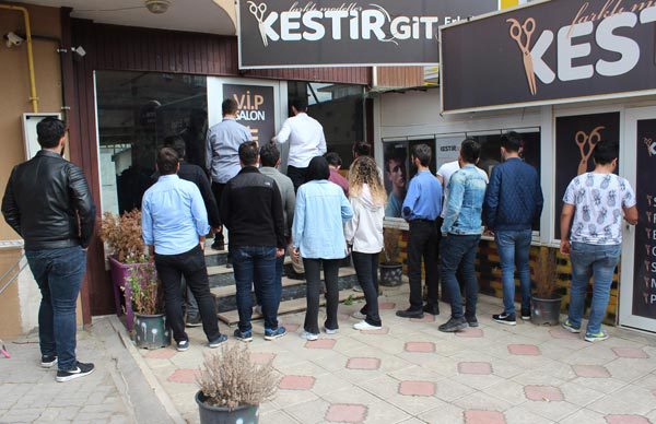 Karabük'teki berber 70 üniversite öğrencisini dolandırdı iddiası