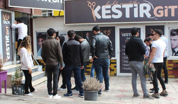 Karabük'teki berber 70 üniversite öğrencisini dolandırdı iddiası