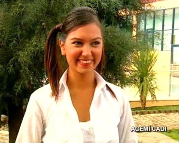 Billur Yazgan Kimdir | Babası Kapıcı Cafer Ercan Yazgan'ı Neden Reddetti