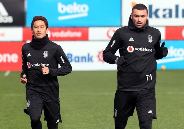 Kagawa ilk antrenmanına çıktı.jpg