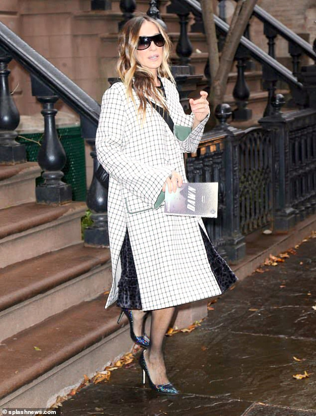 Dünyaca ünlü oyuncu Sarah Jessica Parker, Demirtaş'ın Seher adlı kitabı ile görüntülendi