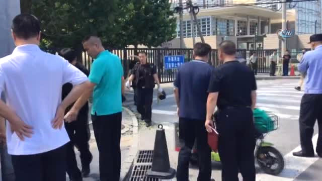 Çin'deki Pekin Büyükelçiliği önünde patlama!