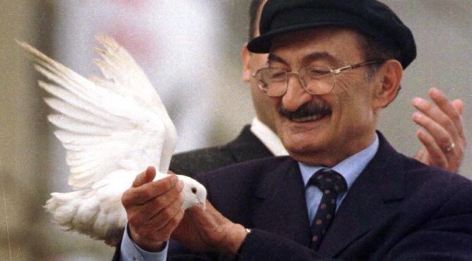 Bülent Ecevit kimdir? Aslen nereli? Neden öldü? 