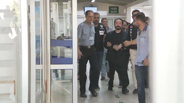 Adnan Oktar'ın yeni görüntüleri ortaya çıktı - İşte yüzünde güller açan "Oktar "