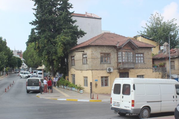 Antalya'da soyguncular 65 yaşındaki kadına saatlerce işkence uyguladı