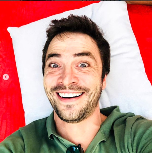 Ahmet Kural'ın dişinde kalan maydonoz sosyal medyanın gündemine oturdu