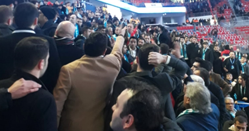 Son dakika..! AK Parti aday tanıtım toplantısında kavga!