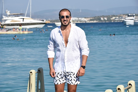 Mustafa Aksakallı kimdir? Ezgi Mola ile Mustafa Aksakallı sevgili mi?