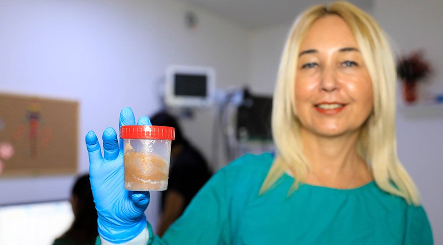 Dışkısını bağışlayarak öğrenci okutuyor!