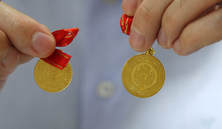 Altın yatırımcılarının bu hafta yüzü güldü! Döviz ise düşüşle kapattı