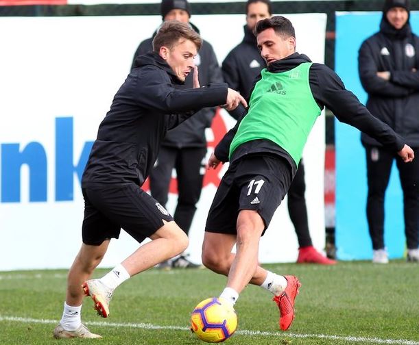 Kagawa ilk antrenmanına çıktı