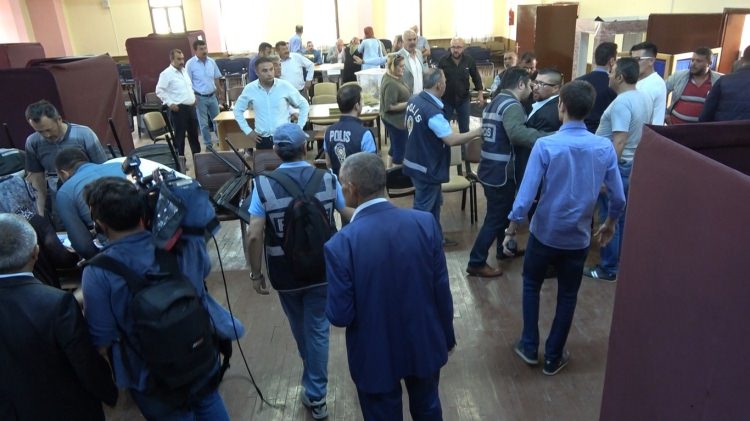 Oy verme işlemi başladı! Üç ilçe ve bir belde yeniden sandığa gidiyor