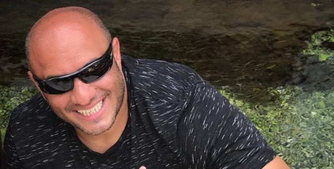 Karısına mesj atan takıntılı adamı öldürdü