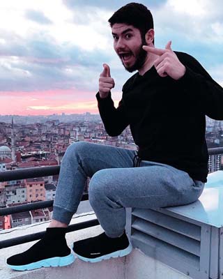 Atakan Özyurt kimdir? aslen nerelidir, kaç yaşındadır? Atakan Özyurt'un sevgilisi kimdir? 