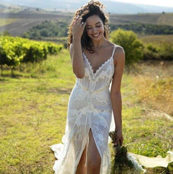 Azra Akın'ın Gelinliği Neden Parçalandı