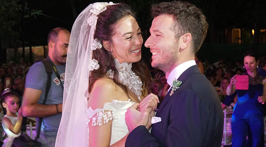 Azra Akın'ın Gelinliği Neden Parçalandı