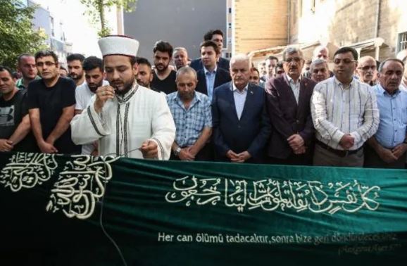 Duygu dolu anlar! Binali Yıldırım gözyaşlarını zor tuttu