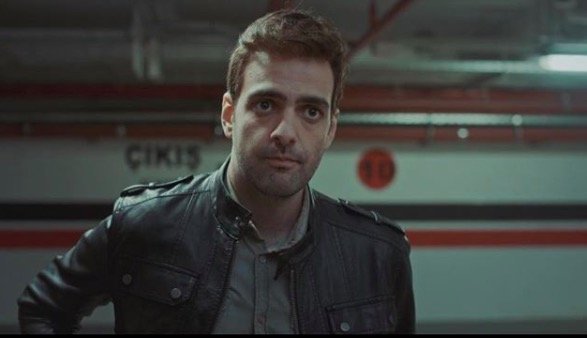 Bartu Küçükçağlayan nişanlandı