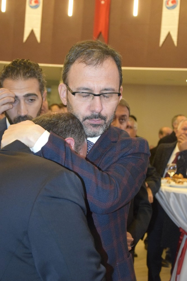 Bakan Varank açılışta ağabeyinin adını söyleyince gözyaşlarına hakim olamadı