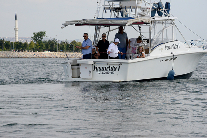 Tuzla'da balık tutma etkinliği yoğun bir katılımla gerçekleşti