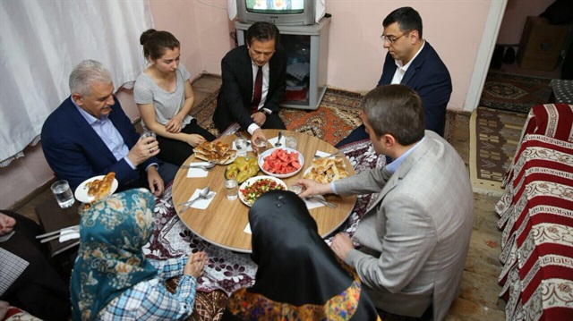 basbakan-binali-yildirim-tuzlada-iftar-yapti-h1465763458-09e35e.jpg basbakan-binali-yildirim-tuzlada-iftar-yapti-h1465763458-09e35e.jpg