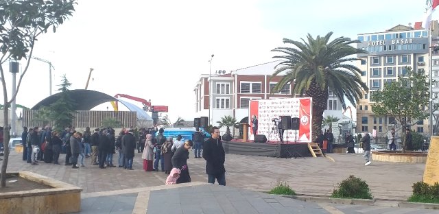 Osmanlı Partisi Başkanı İbrahim Ünye boş meydanda miting düzenledi