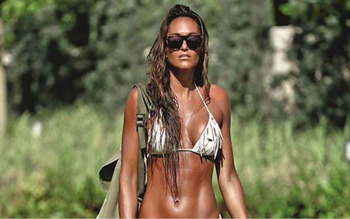 Eda Taşpınar'ın kayalık pozu olay oldu