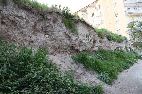 Denizli'deki Yağış İnsan Kemiklerini Ortaya Çıkardı 