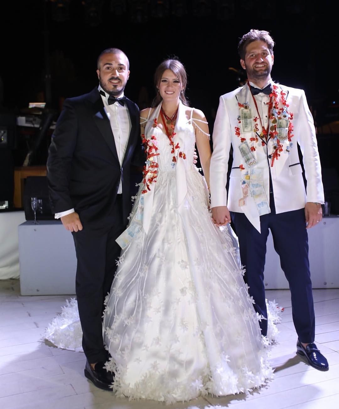 Mustafa Aksakallı kimdir? Ezgi Mola ile Mustafa Aksakallı sevgili mi?