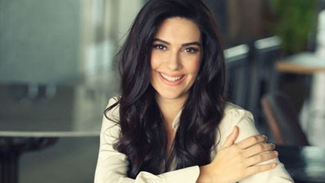 Bergüzar Korel terbiyesiz takipçisini ifşa etti "Artık dayanamadım"