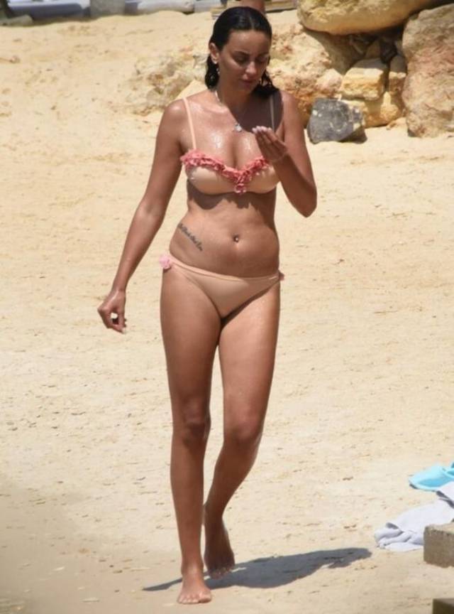  Ebru Öztürk'ün duş sırasında ki ilginç görüntüsü olay oldu