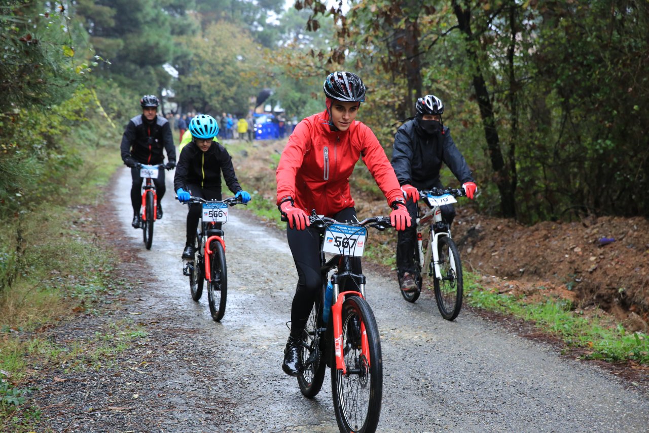 Bisiklet yarışı ve Halk koşusu renkli görüntülere sahne oldu!