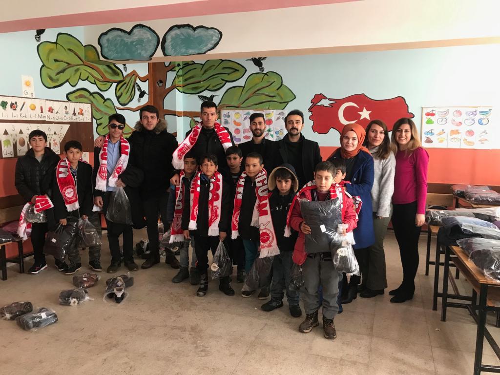 Pendikspor Taraftar Grubundan Siirt 'e yardım eli