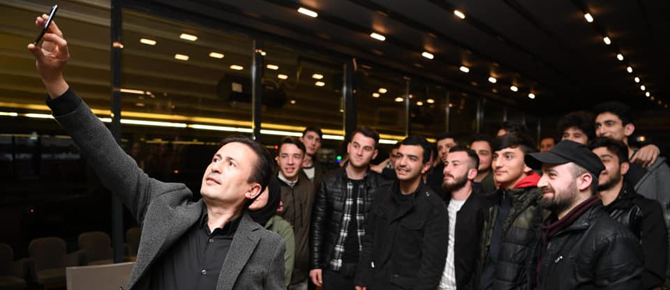 O hep gönüllerin adamı oldu,10 yılda halkın gönlünde taht kurdu